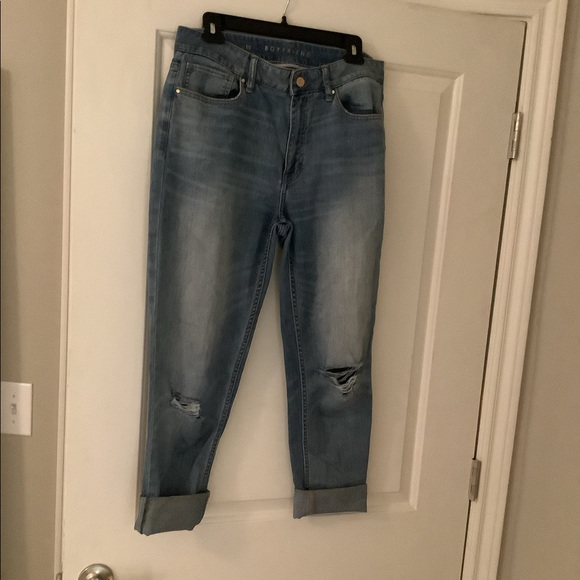 WHBM Destructed Boyfriend Capri Jeans - Picture 7 of 7
